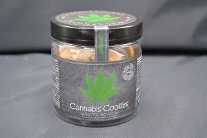 Cannabis koekjes in een potje
